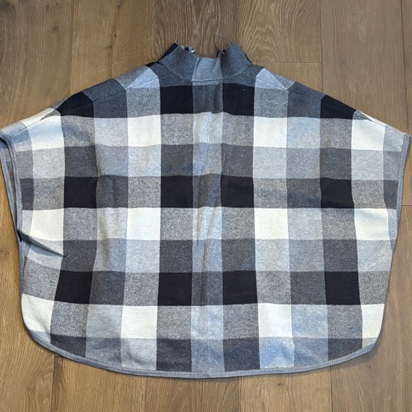 Tahari Black and Gray Plaid Poncho - Picture 4 of 4